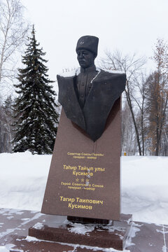 Monument to General Tagir Kusimov in Victory Park, Ufa