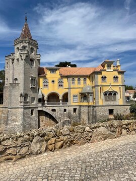 Pal&aacute;cio dos Condes de Castro Guimar&atilde;es, Cascais