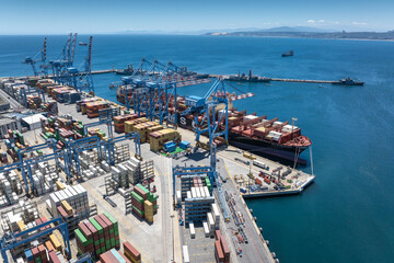 Obraz premium Aerial view of Valparaiso, Chile, a city in South America, serving as a logistics port.