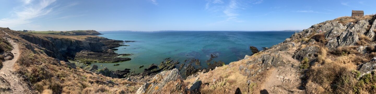 C&ocirc;te sauvage dans la baie de Douarnenez.