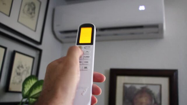 Encender aire acondicionado con mando A/A control remoto on display enfriar y refrigerar grados en verano climatizador ola de calor air conditioning remote control eco cooling mode turbo pulsar bot&oacute;n