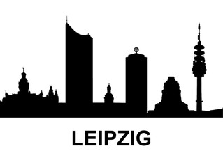 Obraz premium Leipzig Skyline Silhouette with Urban Landmarks, East Germany Cityscape Vector Illustration with Text
