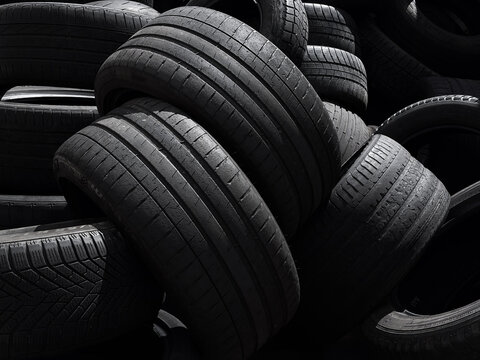 Concept of tire waste, recycling, automotive industry, environmental pollution, and end-of-life vehicle components.