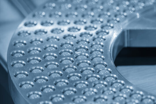 Automated pharmaceutical manufacturing process of capsule drug filling into a blister socket plate.