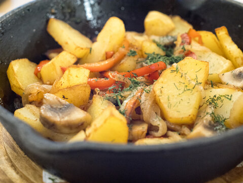Delicious Cast Iron Skillet Potatoes and Vegetables
