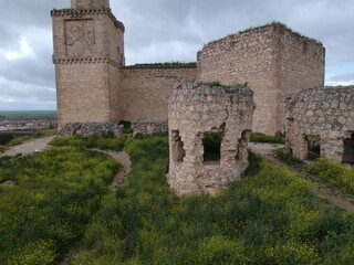 Fototapeta premium Aerial Views of Barcience Castle: A Medieval Fortress Hidden in the Spanish Landscape