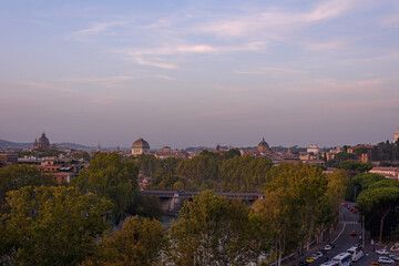 Fototapeta premium Panoramic evening view of Rome cityscape at twilight with the Tiber River, Palatino bridge, and historic landmarks