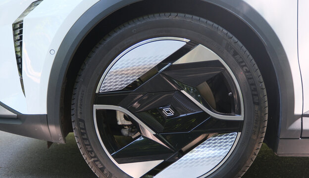 Citroen Logo auf Citroen Auto Felge mit Michelin Bereifung, Z&uuml;rich 12 Juli 2026