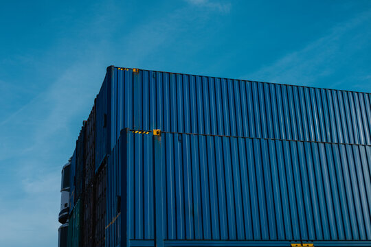 Shipping transport containers