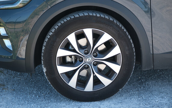 Renault Logo auf Renault Auto Leichtmetall Felge, Oberglatt 12 Juli 2026