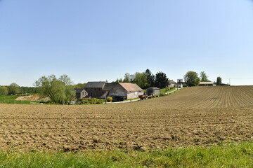 Terrain en terre nue près d'un hameau à la Bruyère (Namur)  © Photocolorsteph
