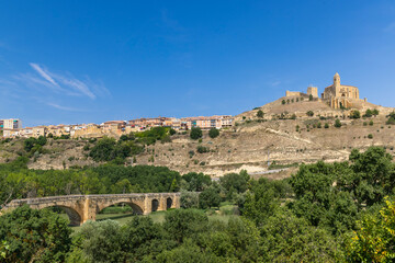 Fototapeta premium San Vicente de la Sonsierra medieval village with castle and bridge