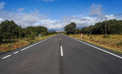 Fototapeta premium Empty asphalt road stretching through natural landscape