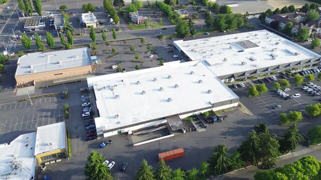 Logistics zone overview Interstate 167 remains central to Kent industrial operations. Expansive gray rooftops and sparse foliage define the heavy commercial character of this valley floor in WA