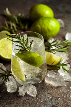 Gin and tonic cocktail made with dry gin, tonic water, lime, and ice.