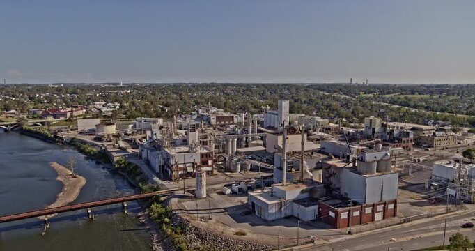 Cedar Rapids Iowa Aerial v8 sweeping flyover from 8th Avenue Sunner Memorial Park to Riverfront Park - Shot with Inspire 2, X7 camera - August 2020