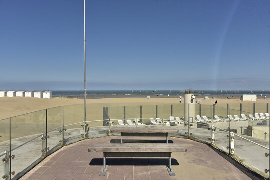 Coin de repos en face de la mer &agrave; Oostduinkerke 