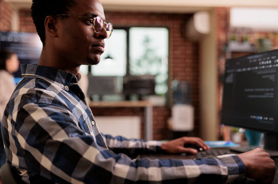 Programmers collaborating on HTML script in terminal window in a programming workspace, connecting source code, database logic and collaborative development for a technology project.