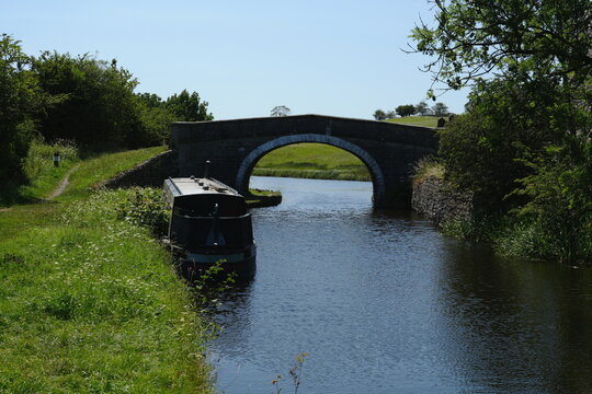 Leeds Liverpool Canal, East Marton, North Yorkshire, England, UK