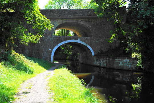 Double Arched Grade II listed Building Bridge Leeds Liverpool Canal, East Marton, North Yorkshire, England, UK