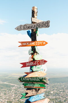 Signs with cities on Mount Mashuk. The top of Mount Mashuk in Pyatigorsk.