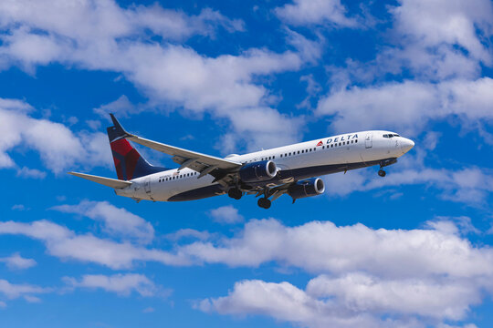 Sunport International Airport 5-31-2026 Albuquerque, NM USADelta Airlines Boeing 737-900ER N918DU arrival into runway 8 at Albuquerque Sunport international airport.