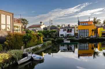 Obraz premium Venice Beach Canal in Los Angeles California Popular Travel Destination with Palm Trees and Waterfront Homes