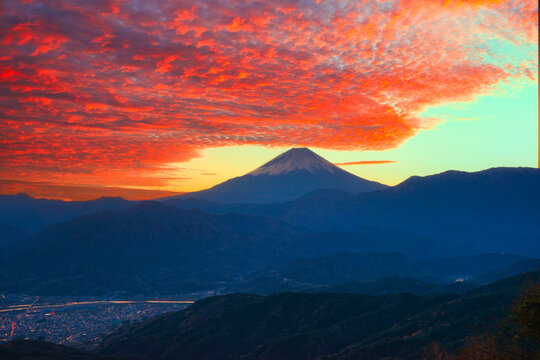 櫛形山より富士山の日の出風景