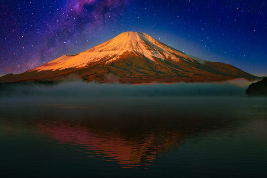 山中湖の富士山と美しい星空合成
