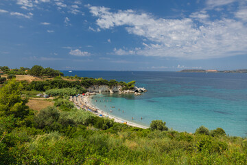Obraz premium Stunning view of a pristine white sand beach in Kefalonia, Greece. Surrounded by dramatic limestone cliffs and crystal-clear turquoise Ionian water.