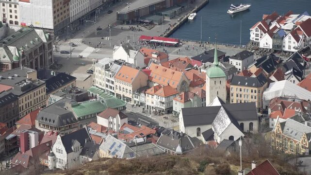 View of Bergen from Fl&Atilde;&cedil;yen Panorama viewpoint on a sunny day, Bergen, Vestland, Norway, Scandinavia, Europe