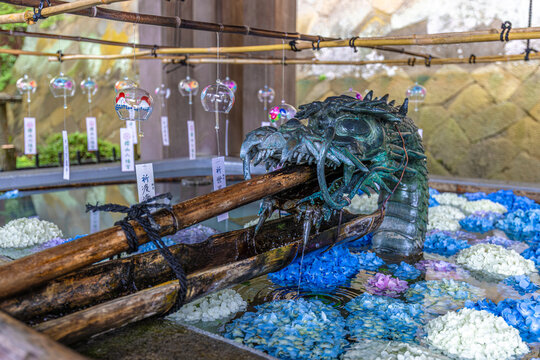 Dragon statue water purification in japan