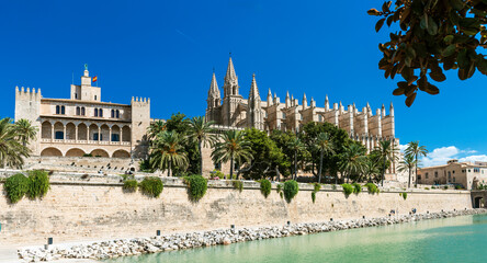   Almudaina Palace with La Seu Cathedral in Palma de Mallorca - 4179 © Wolfgang Jargstorff
