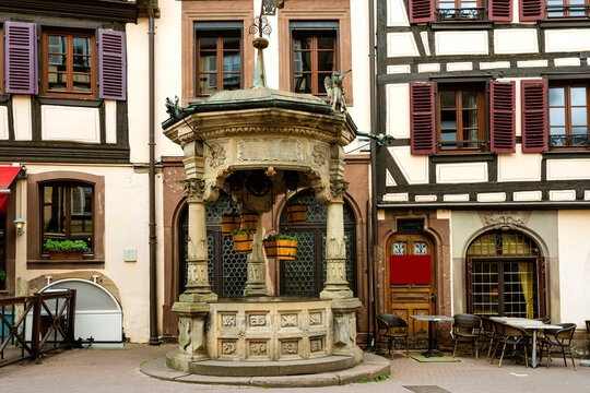 Sechs-Eimer-Brunnen in Obernai im Elsass.