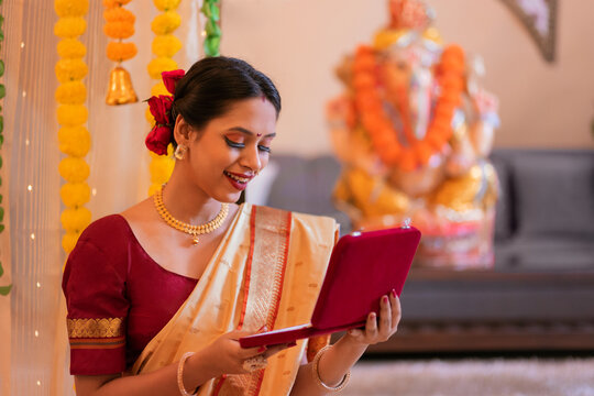 Portrait of a happy Maharashtrian woman in traditional dress holding a jewellery box on the occasion of Ganesh Chaturthi