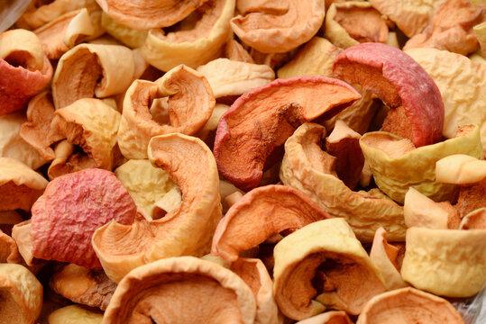 Dried apple slices