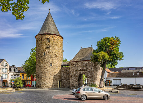 Rheinbach, Nordrhein-Westfalen, Deutschland - Der Wasemer Turm (auch Rheinbacher Hexenturm genannt) am Pr&uuml;mer Wall in Rheinbach