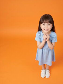 두 손 모아 부탁하는 어린이 / Child Asking Politely with Hands Together