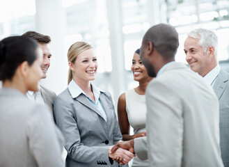 Obraz premium Business people, laugh and handshake with client in meeting, discussion and agreement for investment. Corporate, teamwork and shaking hands with investor, partnership or happy for funding opportunity