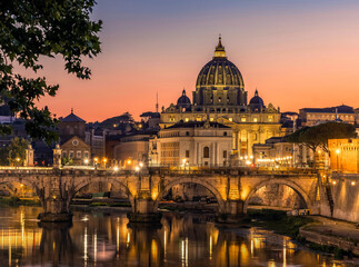 Fototapeta premium Saint Peters Basilica at sunset. 