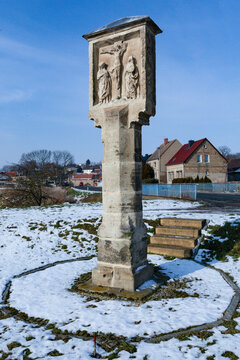 Bets&auml;ule im Winter, Zappendorf (Gemeinde Salzatal); bedeutendes Kleindenkmal, letztes vorreformatorisches Zeugnis des Katholizismus im Saalekreis (Sachsen-Anhalt)