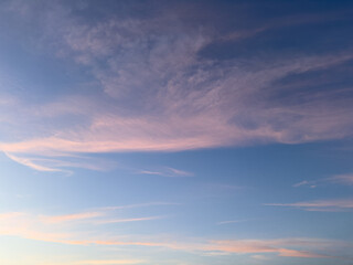 Obraz premium Beautiful sky with pink pastel clouds at sunset