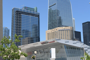 Obraz premium looking northeast to Ripley's Aquarium of Canada, InterContinental, TD Terrace, and Simcoe Place, Toronto