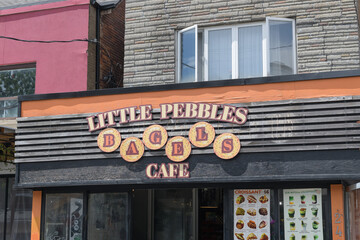 Obraz premium exterior building facade and sign of Little Pebbles Cafe, located at 160 Baldwin St, in Kensington Market, Toronto