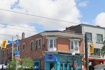 Obraz premium wide view of ¡Qué Rico! Tapas Bar, a restaurant, located at 720 College St, Toronto