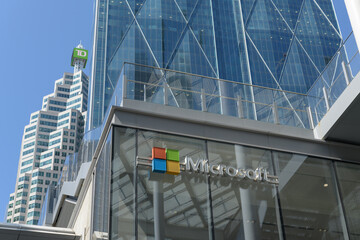Obraz premium exterior building detail and corporate logo sign of Microsoft, for its Canadian headquarters, located at Suite 4400 in CIBC Square, 81 Bay St, Toronto