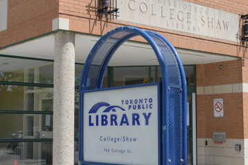 Obraz premium exterior building and sign of Toronto Public Library - College/Shaw Branch, located at 766 College St