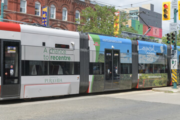Obraz premium streetcar wrap travel advertisement for Costa Rica, Toronto
