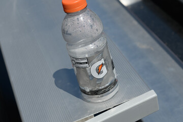 Obraz premium old, discarded Gatorade bottle in the sun, Toronto