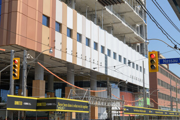 Obraz premium Toronto Western Hospital (TWH) redevelopment, new UHN Surgical Tower / patient tower, southeast corner of Bathurst Street and Nassau Street
